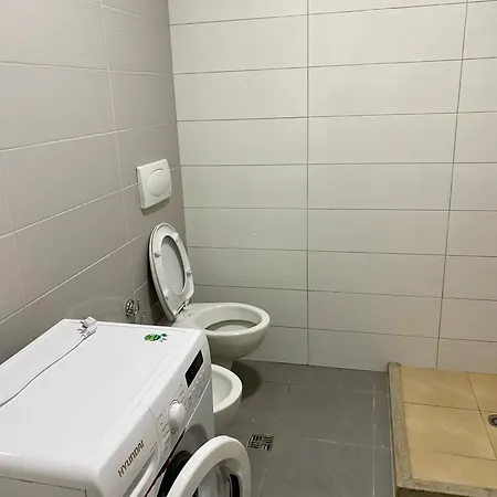 Gg * Τίρανα